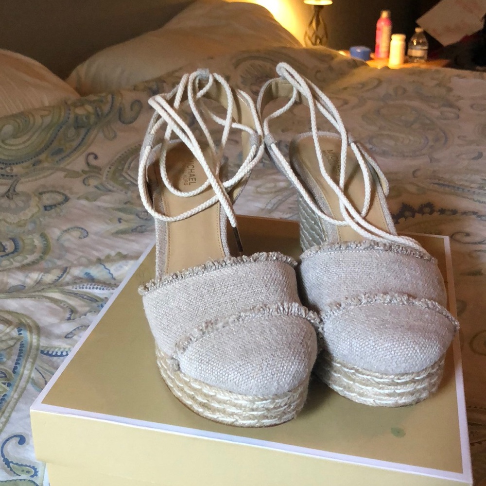 NWB Michael Kors Tibby Closed toe wedge 9.5M